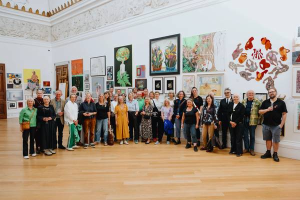 
      Some of the RWA Academicians join in a group photo during the 172 Annual Open Exhibition Varnishing Day celebrations. Credit Khali Ackford/KoLAB Studios