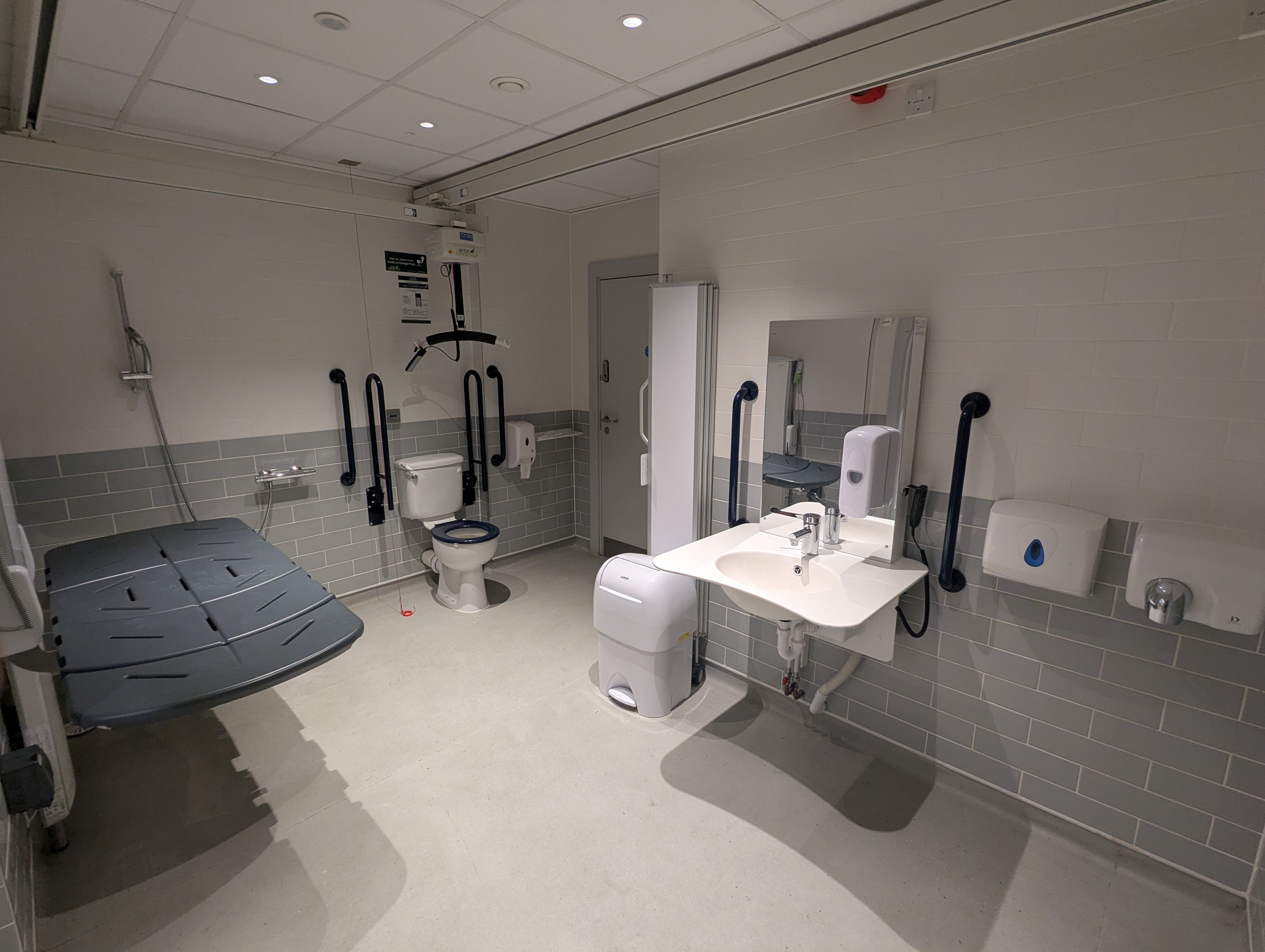Image of Changing Places Facility with heigh adjustable basin, hoist and table 