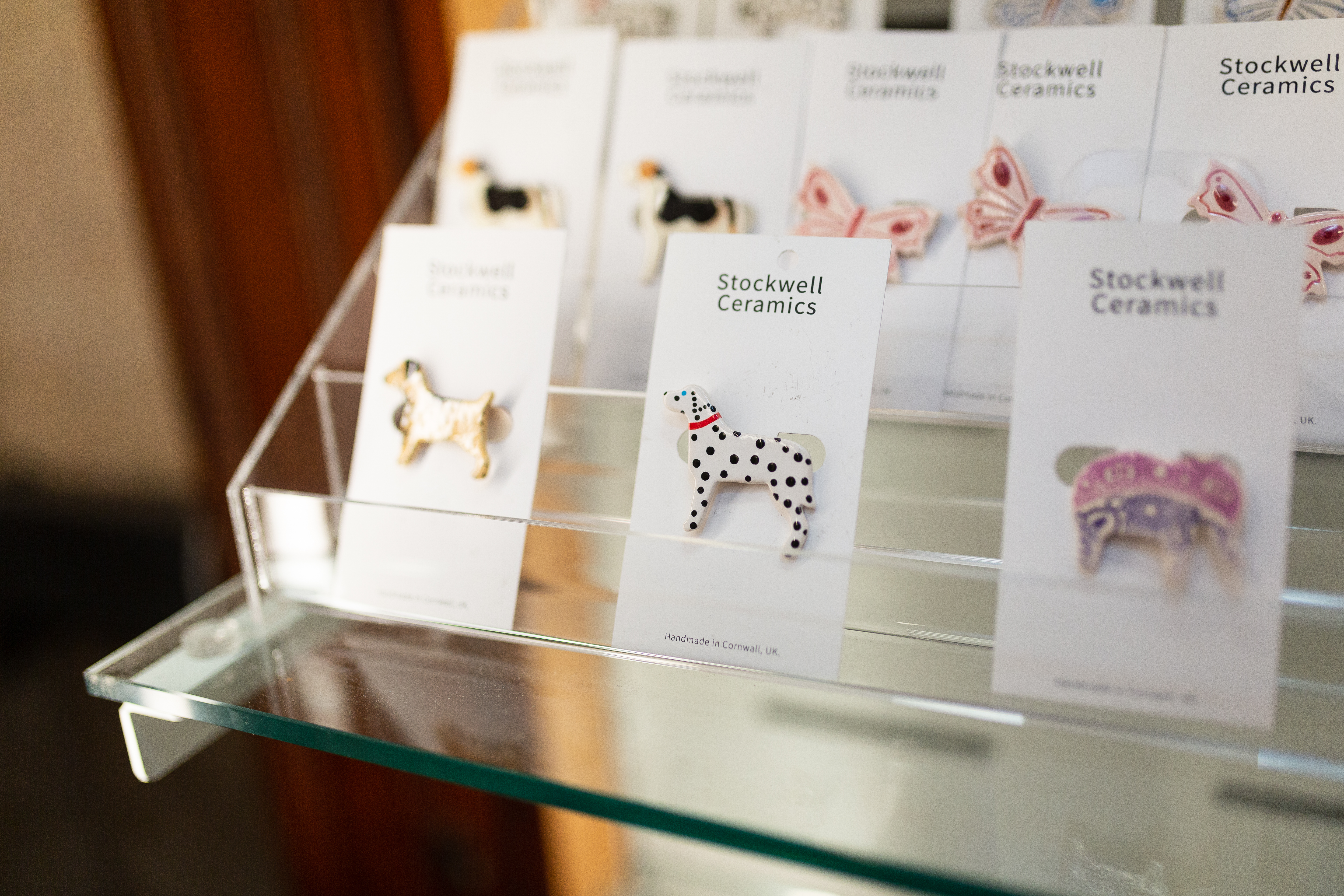 An image of ceramic broaches in the shape of dogs 