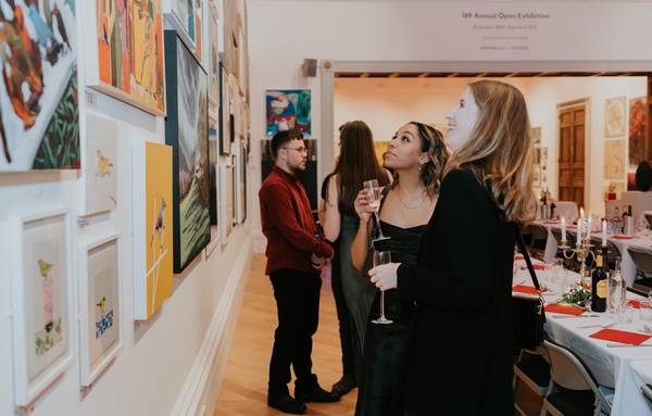 Pre-dinner drinks in the galleries (Image by Sarah Hall Photography)
