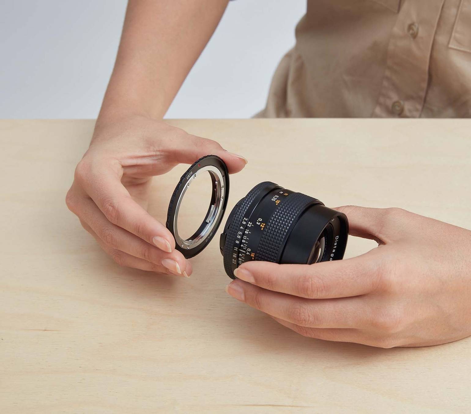 Contax/Yashica (C/Y) Lens to Canon EF/EF-S Camera Adapter