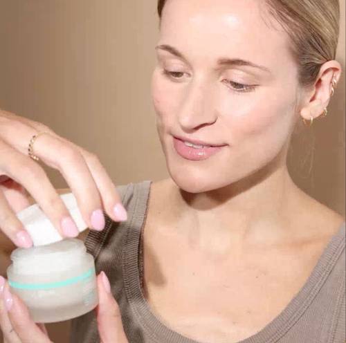 glowburst intense hydration boosting cream