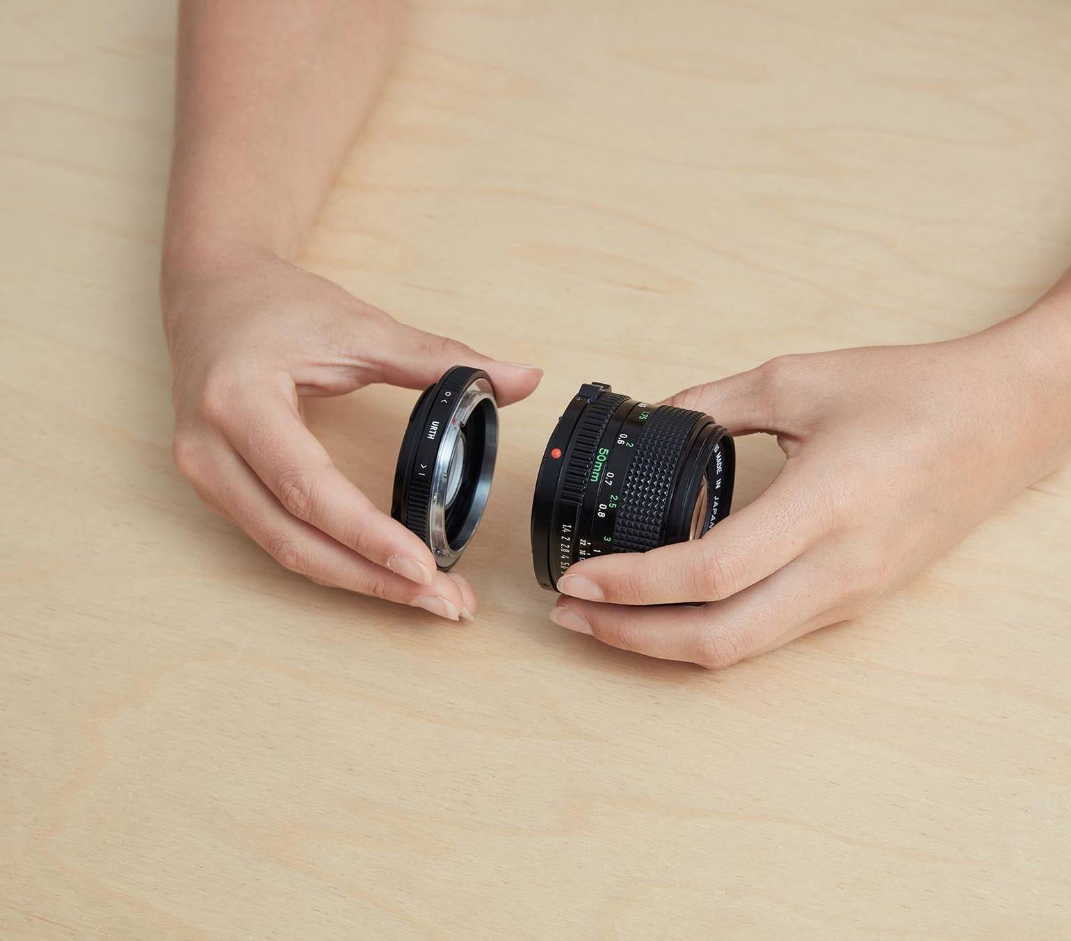 Canon FD Lens to Canon EF/EF-S Camera Adapter (with Optical Glass)