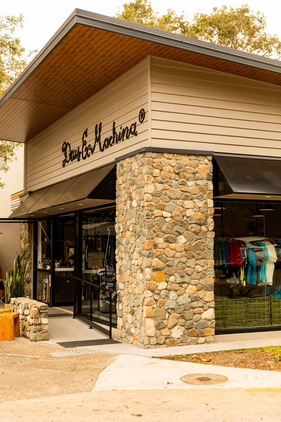 Store - Deus Noosa – Deus Ex Machina Europe