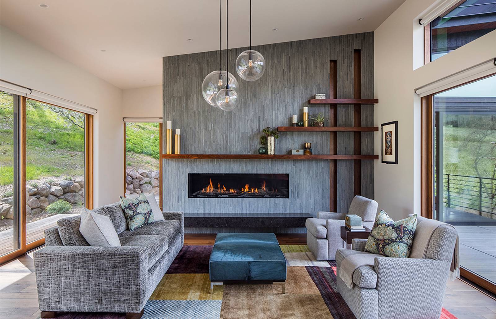 A blue sitting area/Photography: David Papazian/A blue-gray living space designed by Angela Todd Studios.