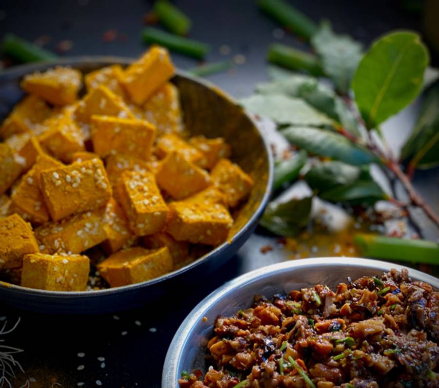Golden turmeric and sesame tofu