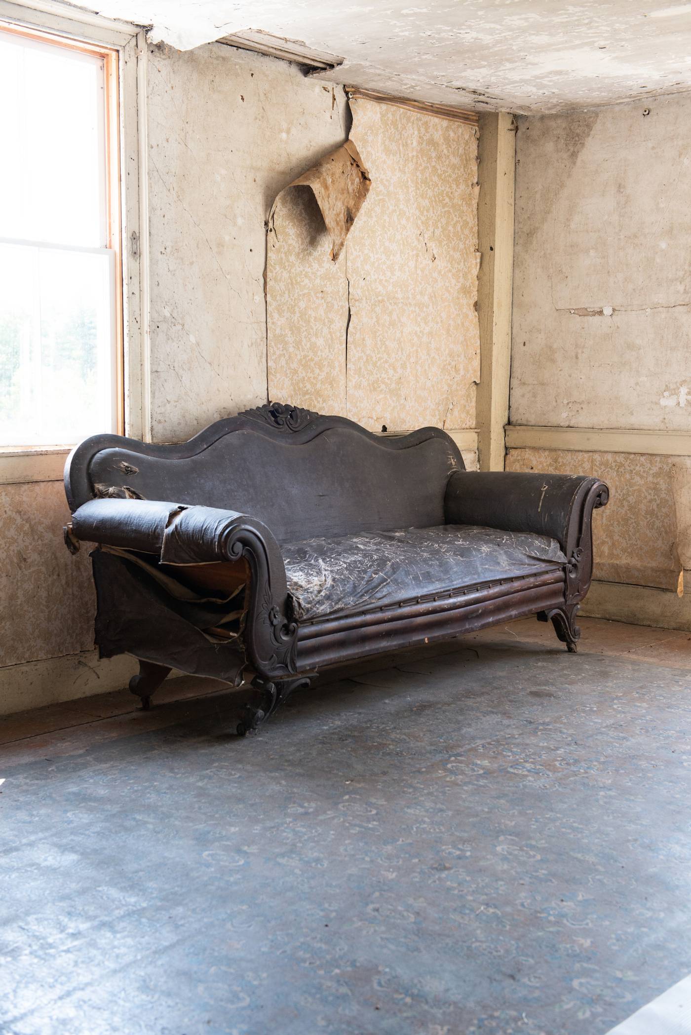 Old leather couch inside the Pettengill House
