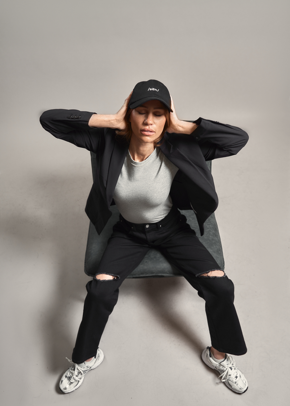 https://senestudio.com/products/cumulus-tshirt-women?variant=41909646065861;Cumulus T-Shirt in Heather Gray ,https://senestudio.com/products/womens-air-straight-jeans?variant=41486082474181;Air Straight Jeans in Jet Black Ripped,https://senestudio.com/products/melrose-flextech-blazer?variant=29932322750536;Melrose FlexTech Blazer in Black
