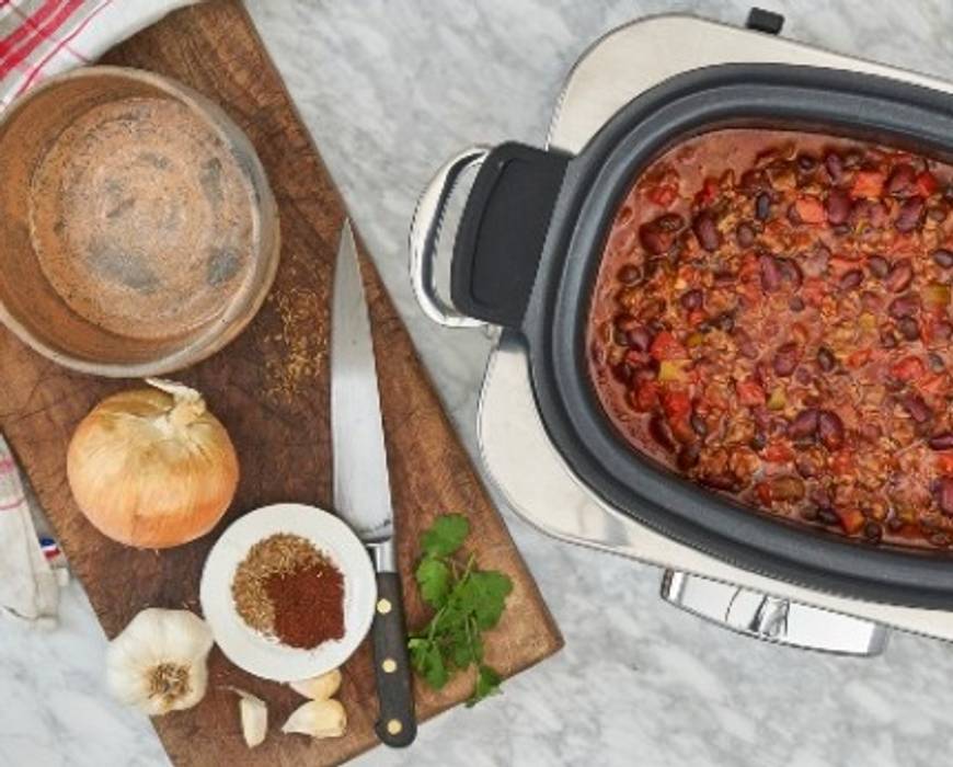 https://cld.accentuate.io/558526234792/1658766241540/slow_cooker_chili_046.jpg?v=1660755760295&options=w_870,h_700
