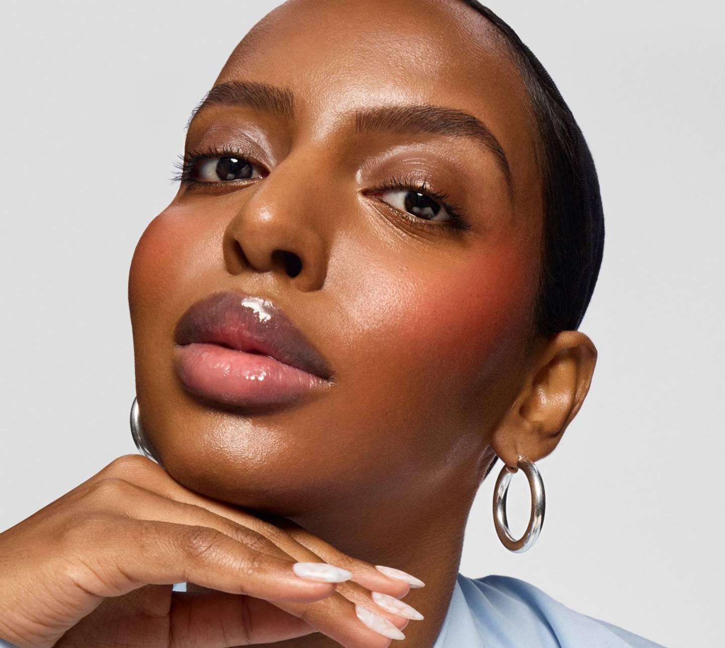 A model has dewy makeup