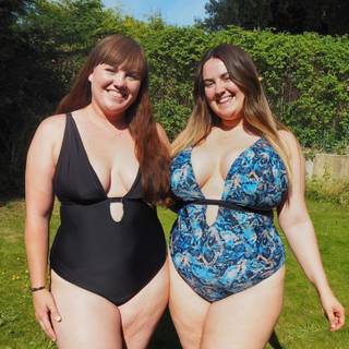 Curvy Kate Swim and Tonic Reversible Non Wired Swimsuit Black/ Snake as worn by @fullerbustinspo
