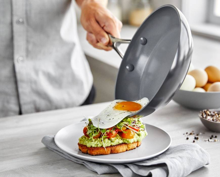 The Best Nonstick Skillets According to Celeb Chefs (2023)