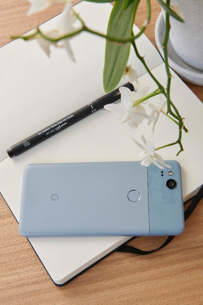 01_Softwear-featuring-Google-Pixel-2-photo-by-Thomas-Straub-courtesy-Studio-Edelkoort