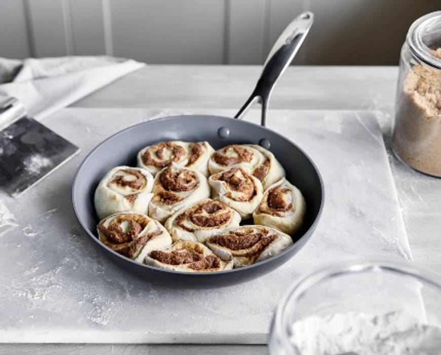 Skillet Cinnamon Rolls  © GreenPan Official Store