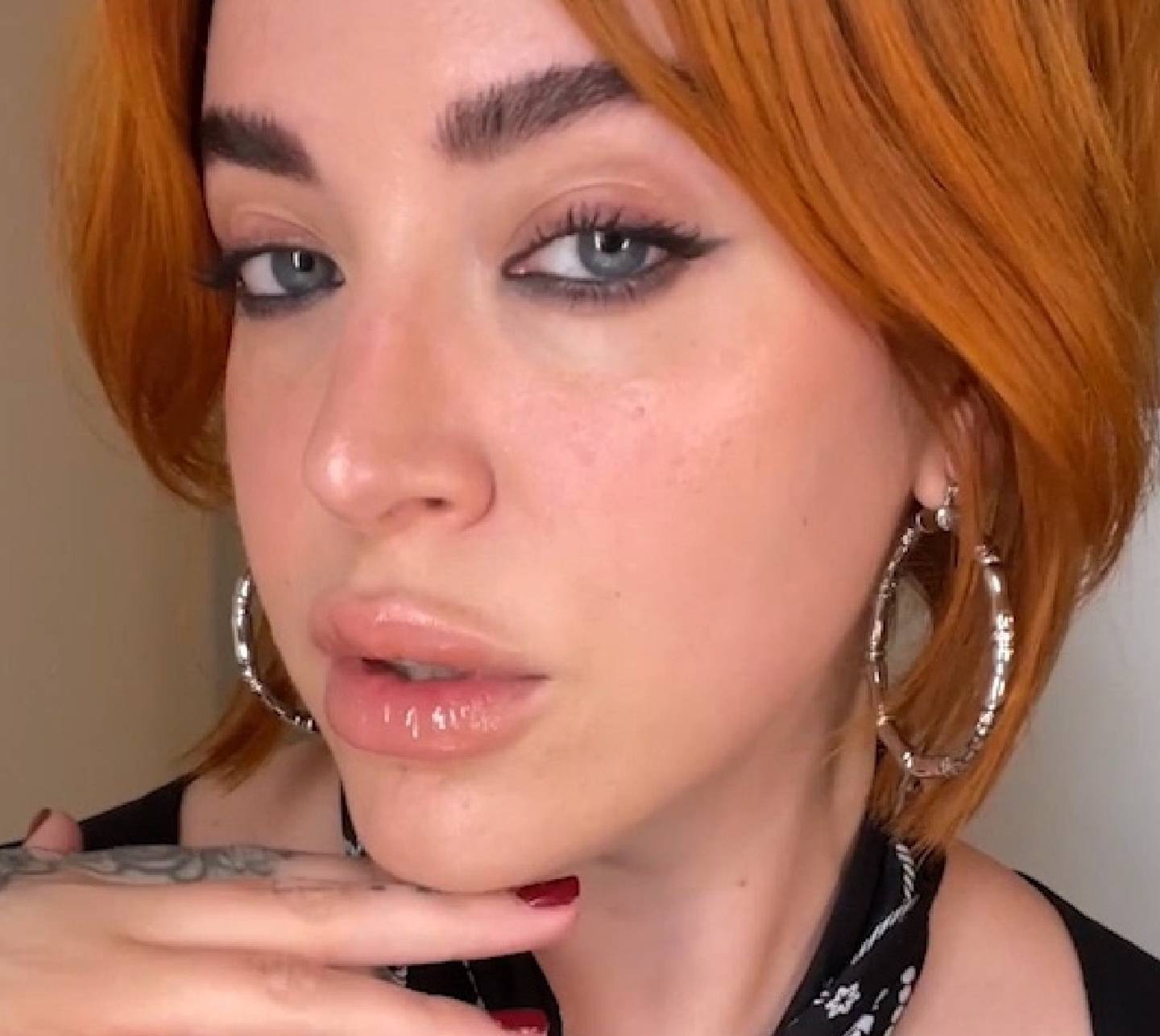 Milk Makeup Director of Artistry Sara Wren models the TikTok Sleepy Eyes Trend Using our Infinity Long Wear Eyeliner in Outer Space.