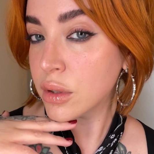 Milk Makeup Director of Artistry Sara Wren models the TikTok Sleepy Eyes Trend Using our Infinity Long Wear Eyeliner in Outer Space.