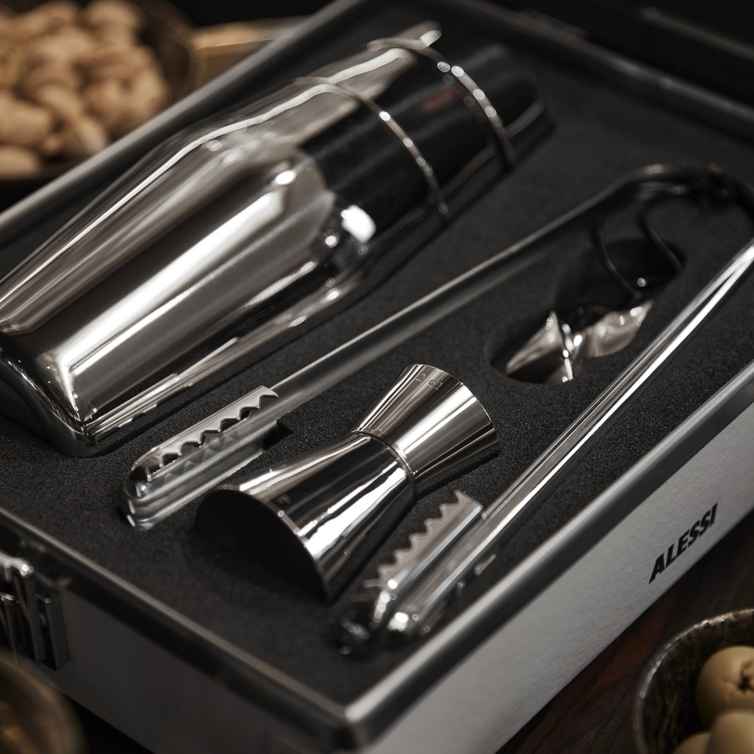 CocktailSetLifestyle2