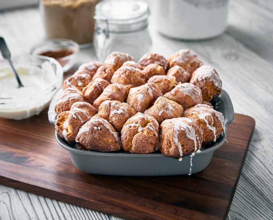 Tooth cake outlet pan