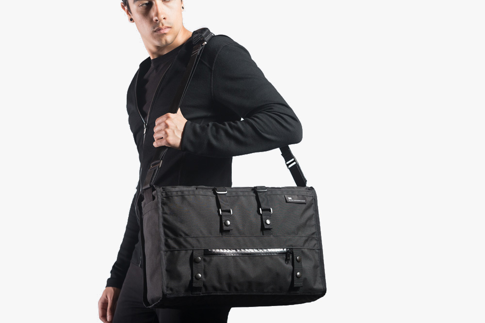 Transit Laptop Brief : 19L Shoulder Bag | MISSION WORKSHOP