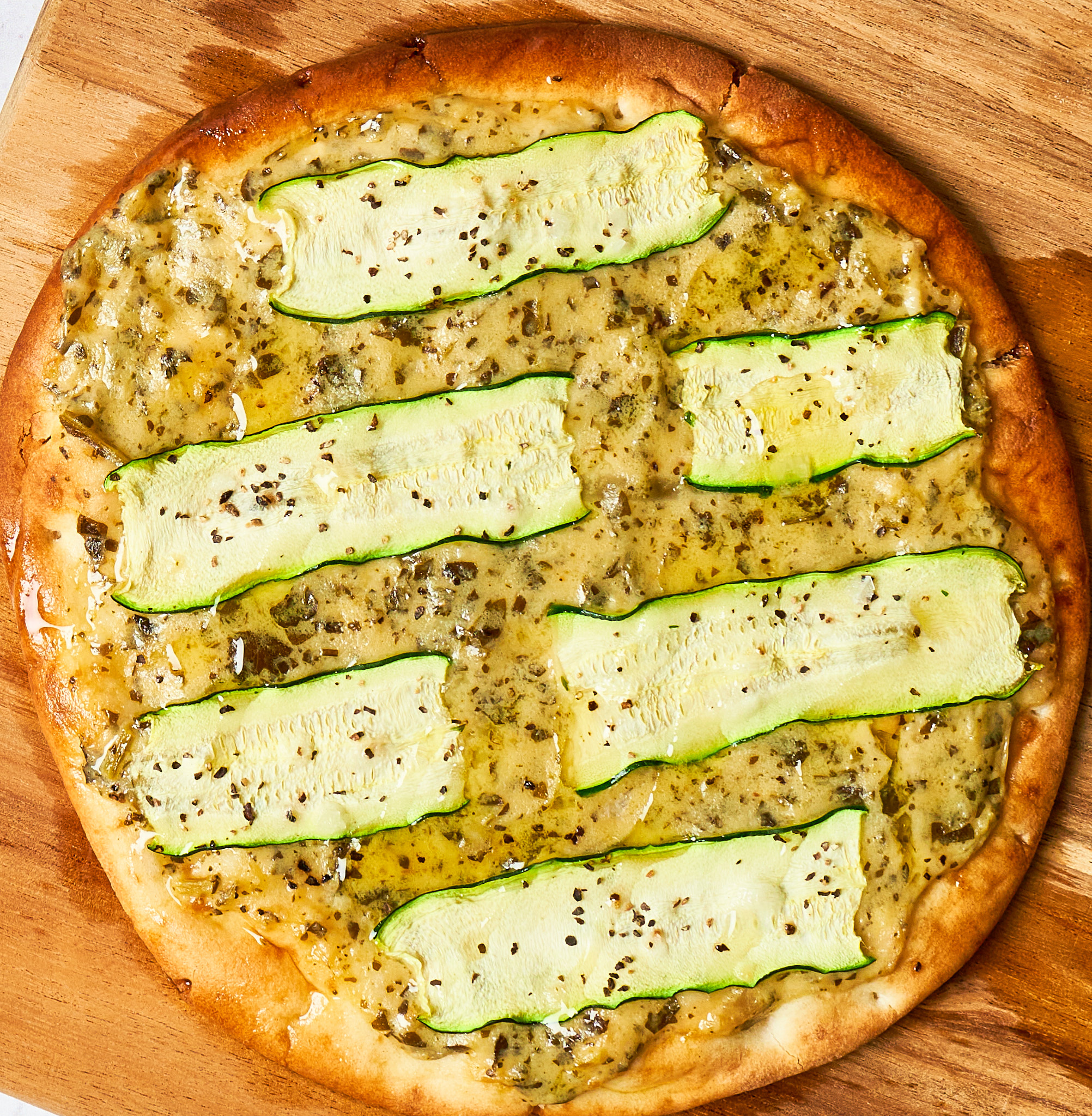 Kale pesto zucchini flatbread made with Sonoma Gourmet's kale pesto white cheddar sauce and proof 100 california extra virgin olive oil