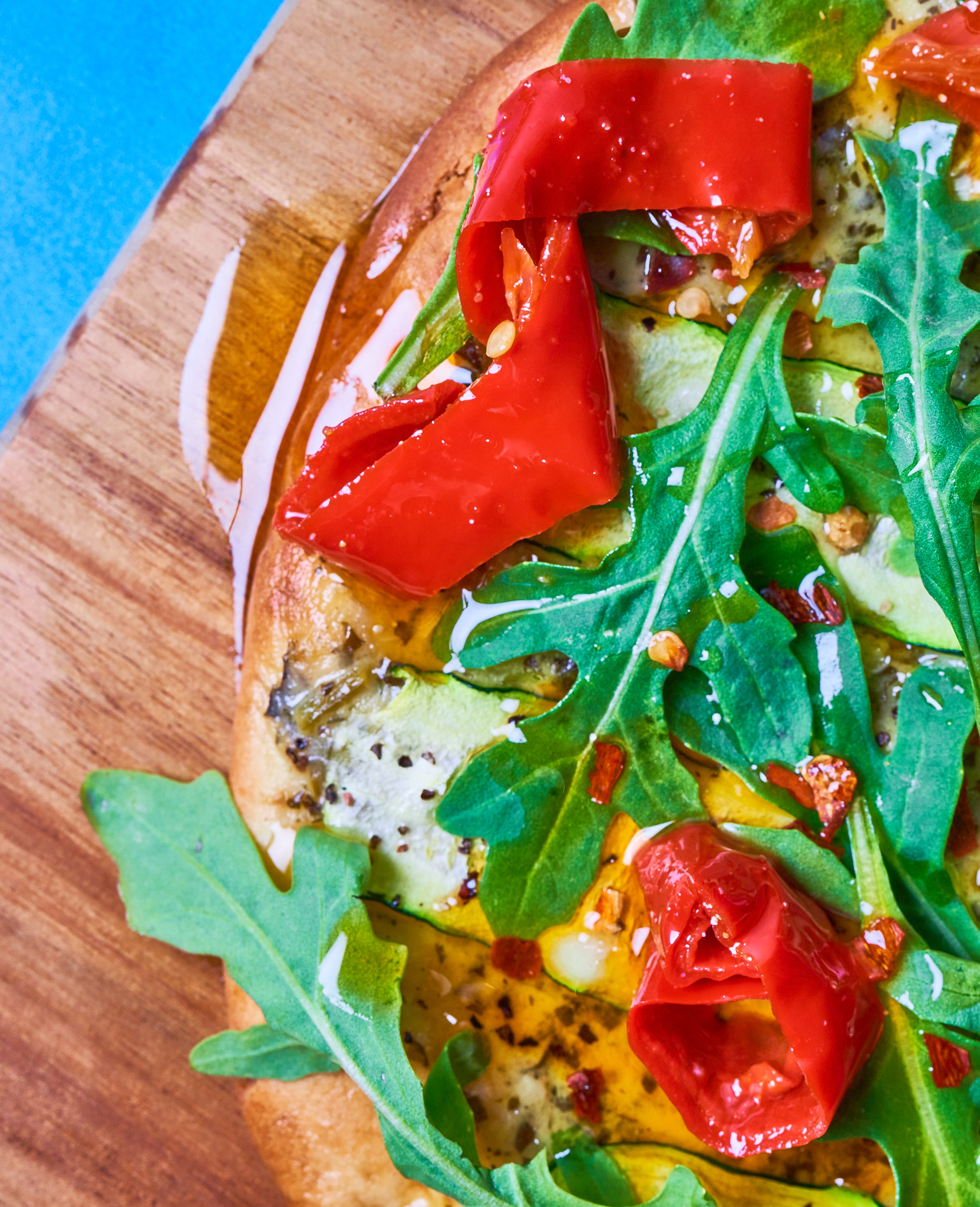 Kale pesto zucchini flatbread made with Sonoma Gourmet's kale pesto white cheddar sauce and proof 100 california extra virgin olive oil