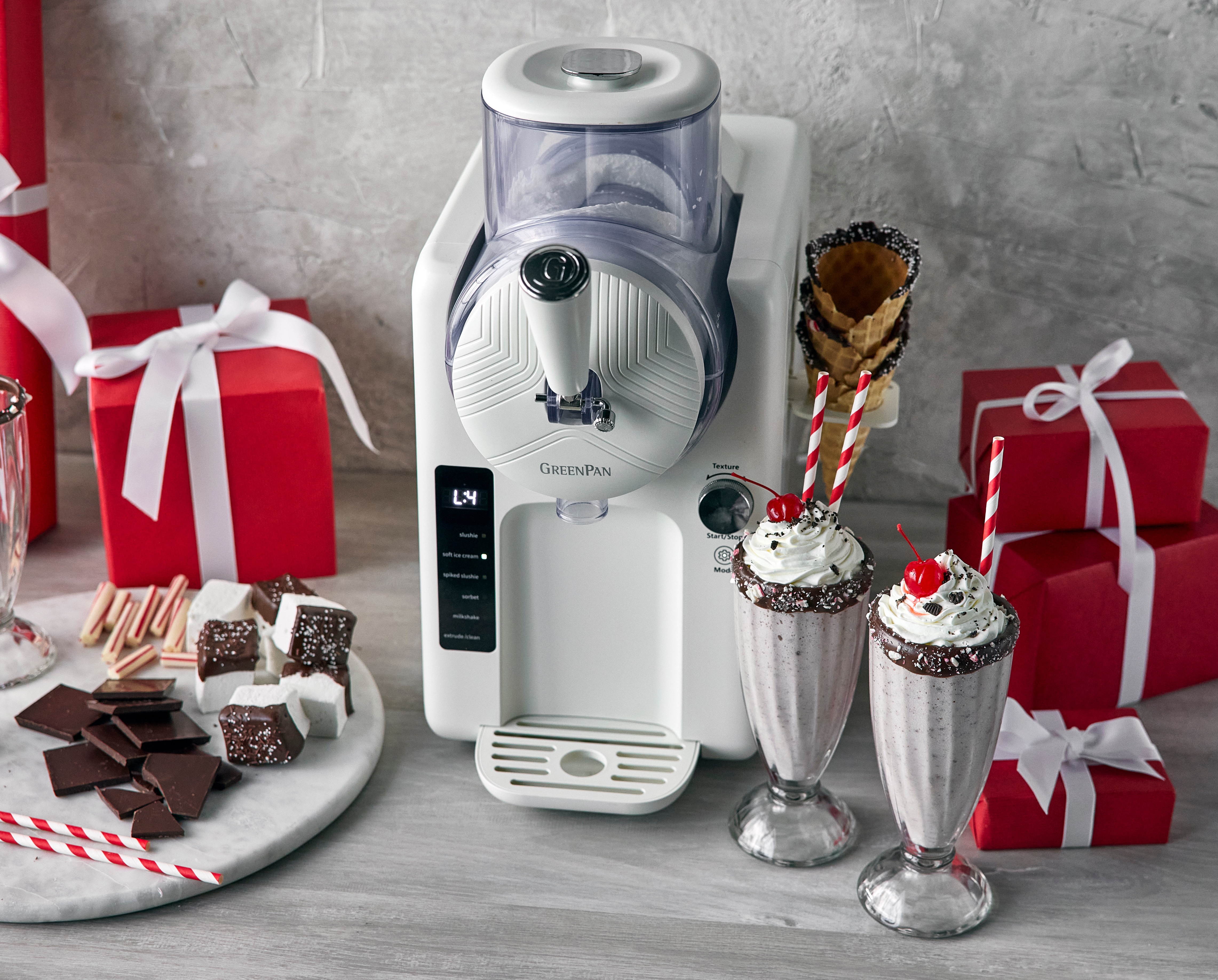 Peppermint Bark Milkshake | GreenPan