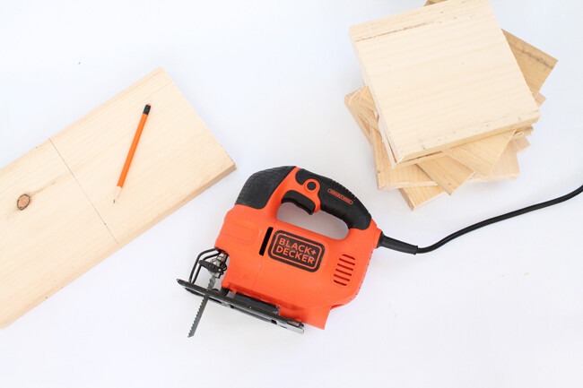 How To Change Black + Decker Jigsaw Blade (4.5 Amp) 