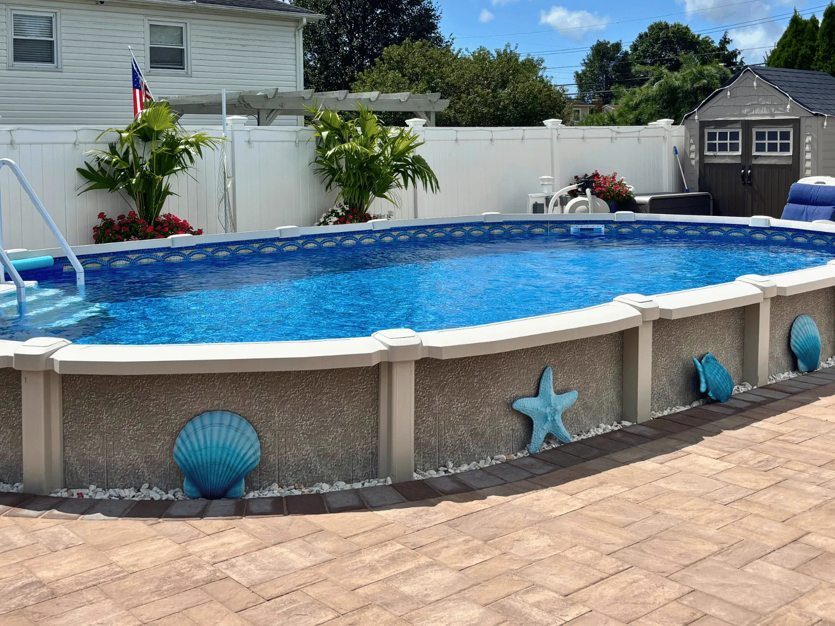 Catalina oval uni-bead pool liner in a Saltwater 8000 oval pool
