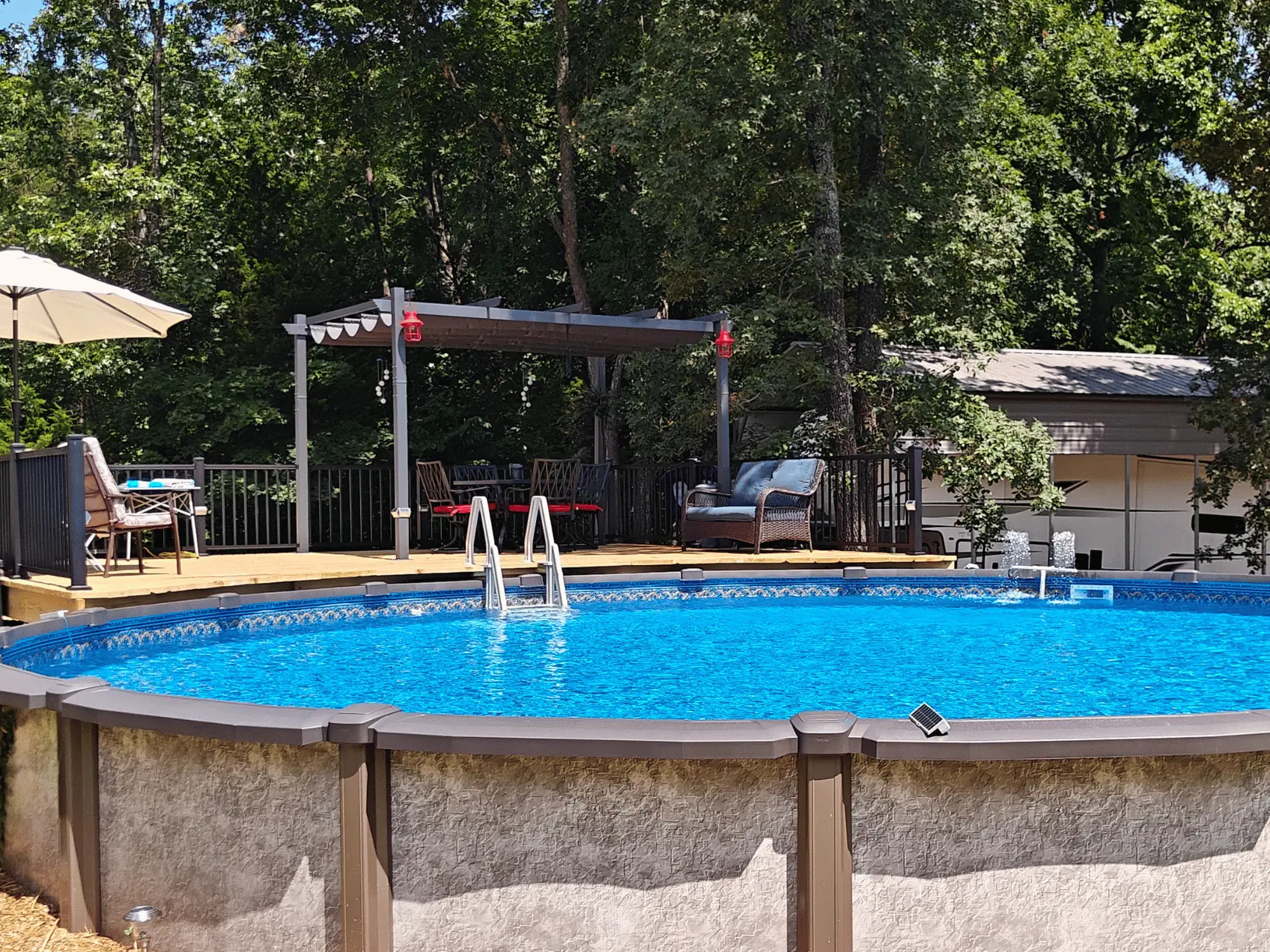 Mystri Gold Liner in a Saltwater LX Round Pool