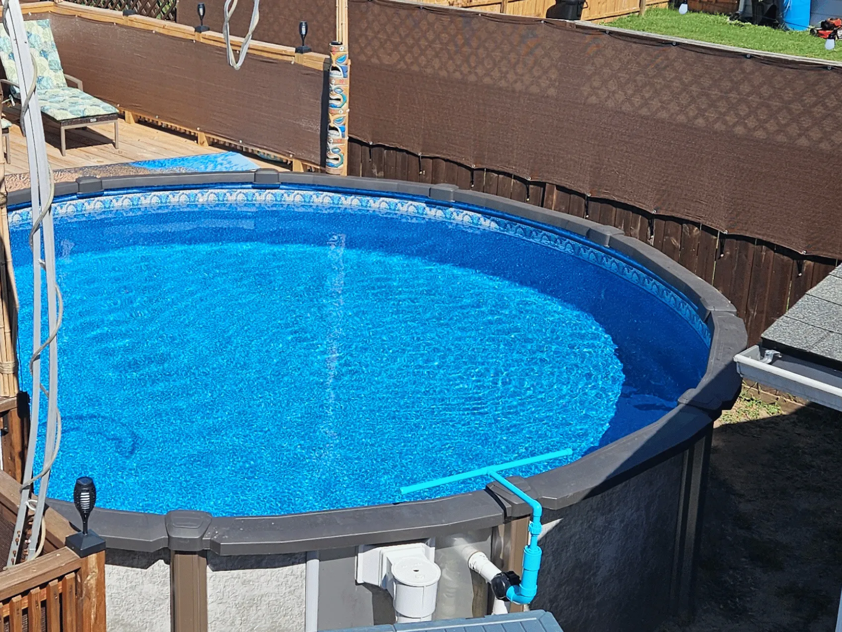 Beach Haven round Uni-bead pool liner in a Saltwater LX round pool
