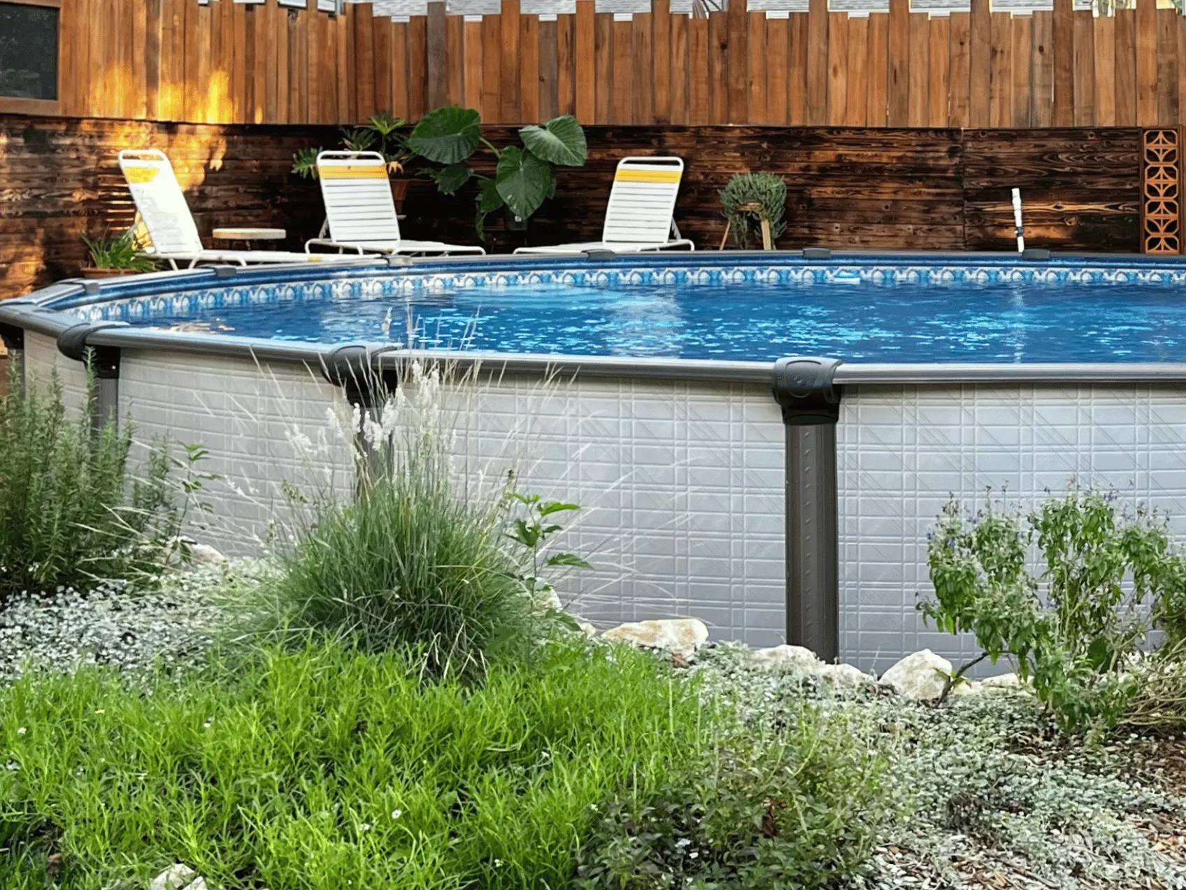 Beach Haven round Uni-bead pool liner in a Melenia round pool
