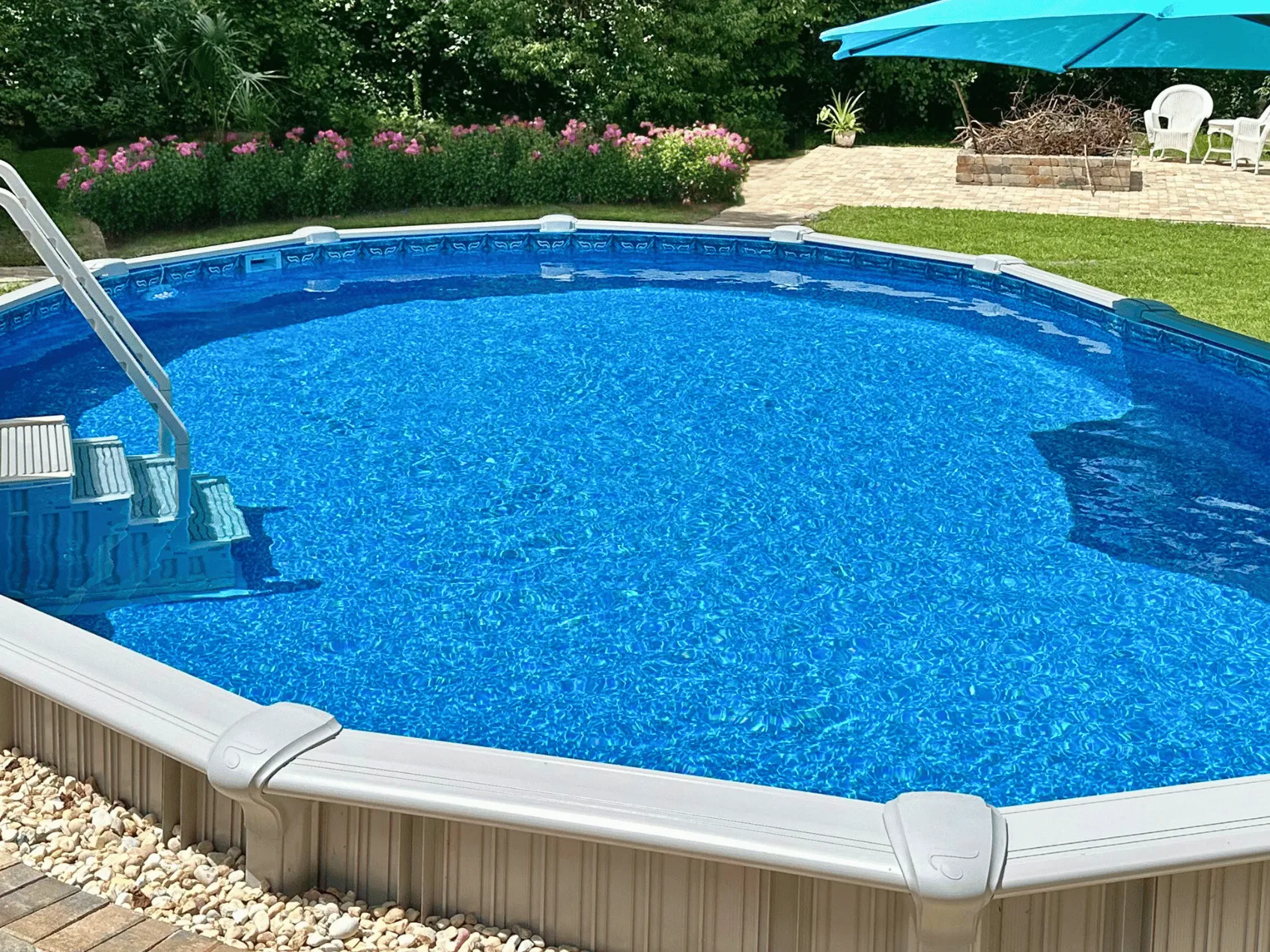 Intrepid oval Beaded pool liner in a Intrepid oval pool