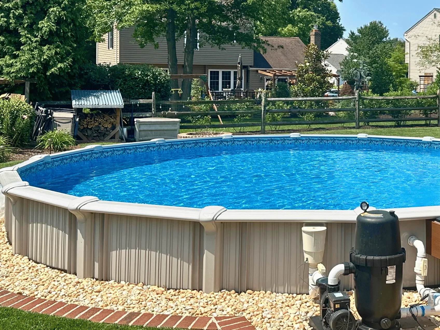 Intrepid round Beaded pool liner in a Intrepid round pool