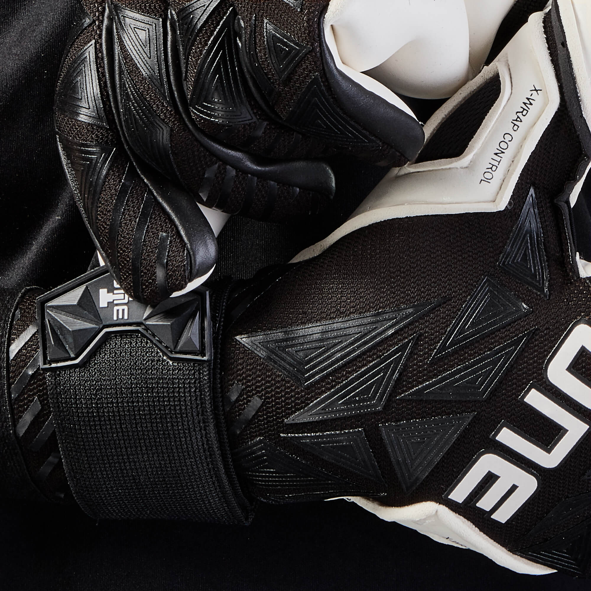 ac1 goalkeeping gloves