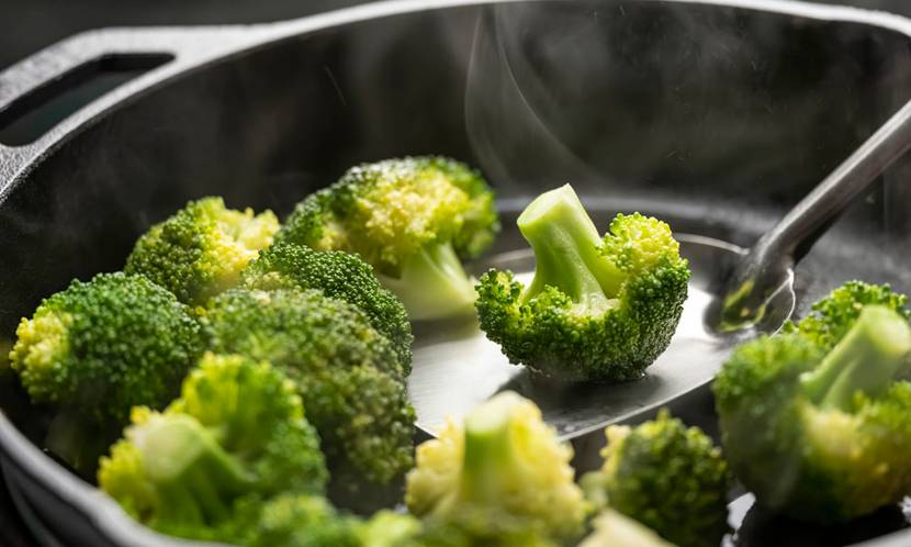 Brokkoli gedünstet als Alternative zu kochen und dämpfen