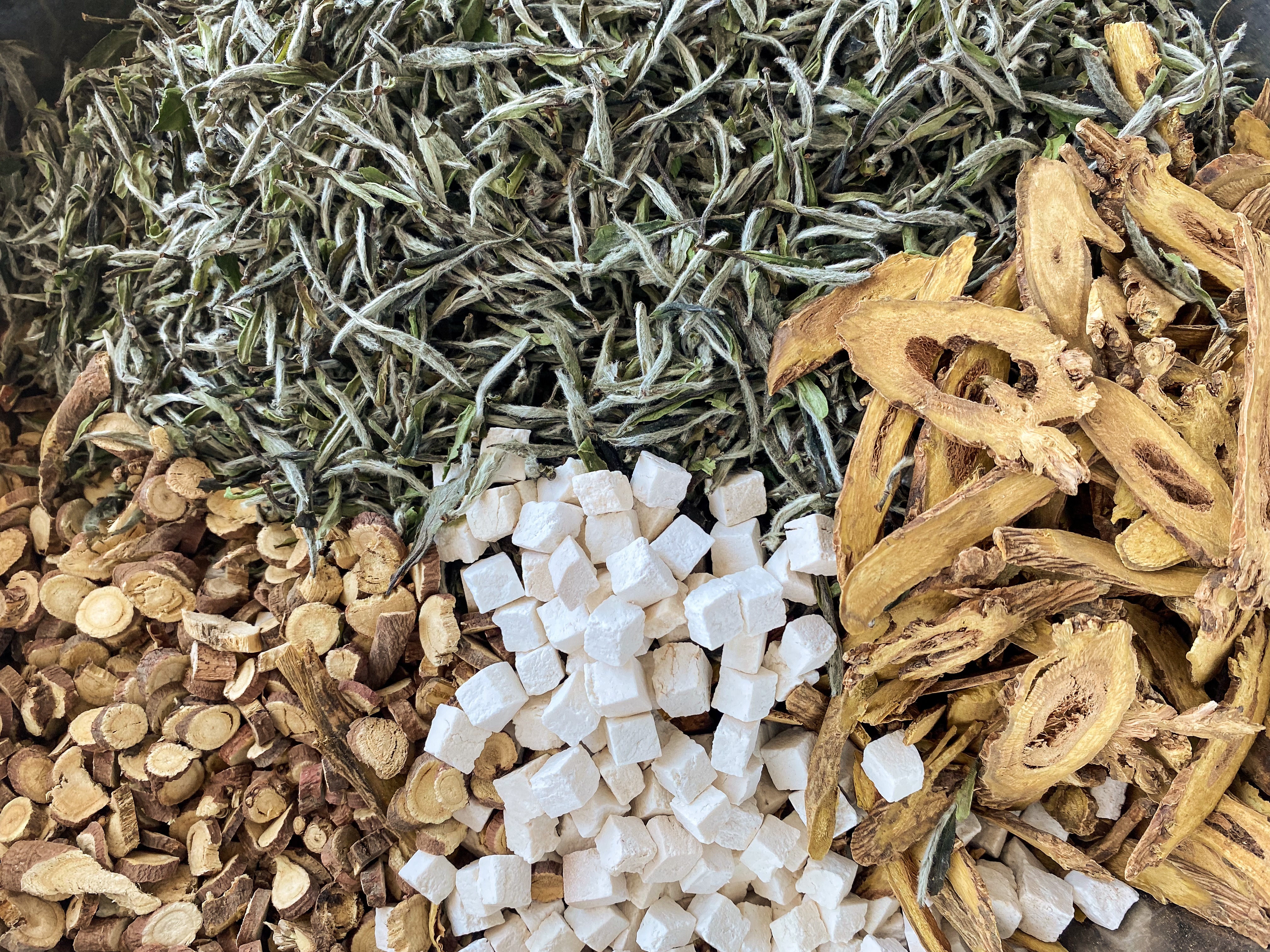 Natural Chinese medicinal herbs and botanicals like white tea, poria mushroom, licorice root, and ophiopogon tuber can be found in YINA skincare products.