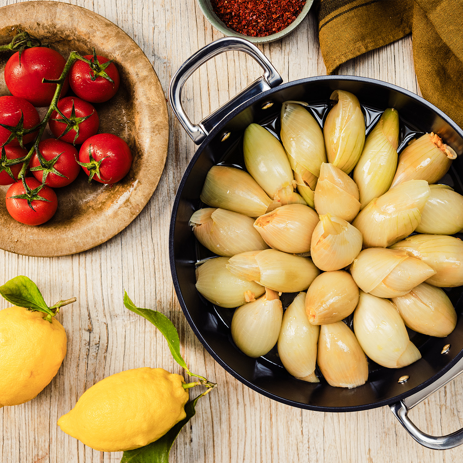 Sertaç Diriks Rezept für Zwiebel-Dolma, gefüllt mit braunen Krabben und ...