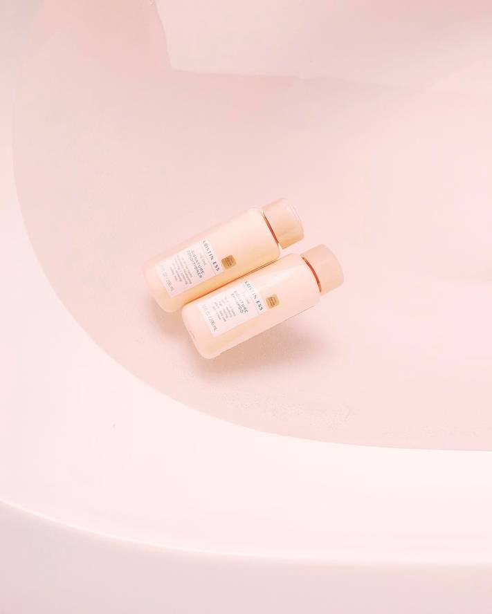 Kristin Ess Hair The One Signature Shampoo and Conditioner Lifestyle Image