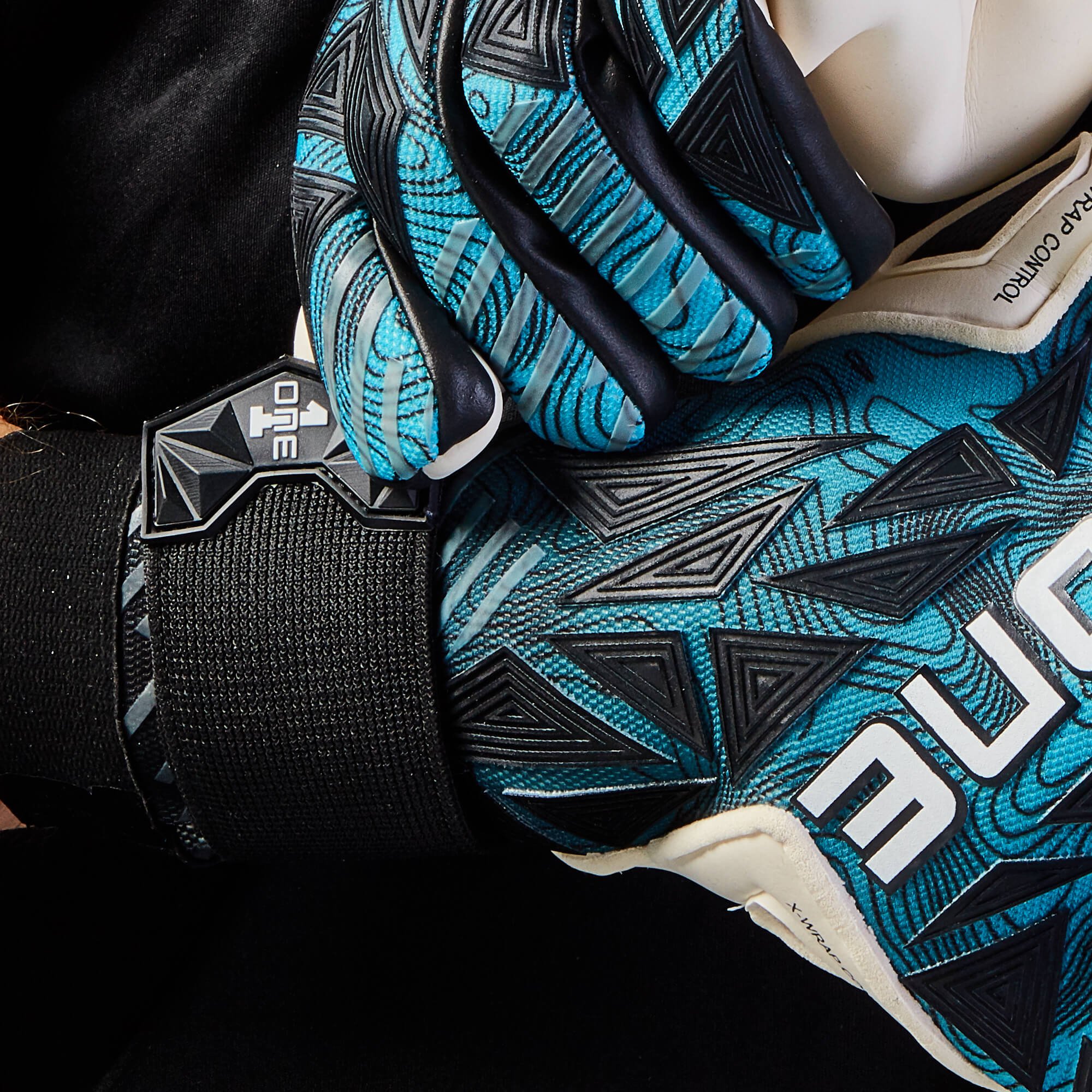 GEO 3.0 Entity Goalkeeper Gloves | Strapless Goalie Gloves | One