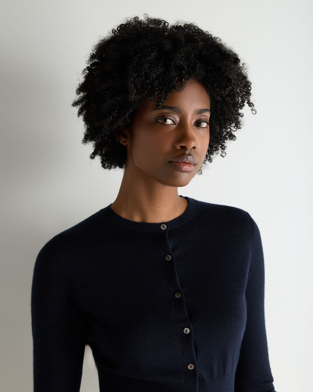 Women's Darcie Superfine Cashmere Cropped Cardigan Navy Blue | N.Peal