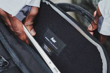 Aer_duffelpack3_lifestyle_7.