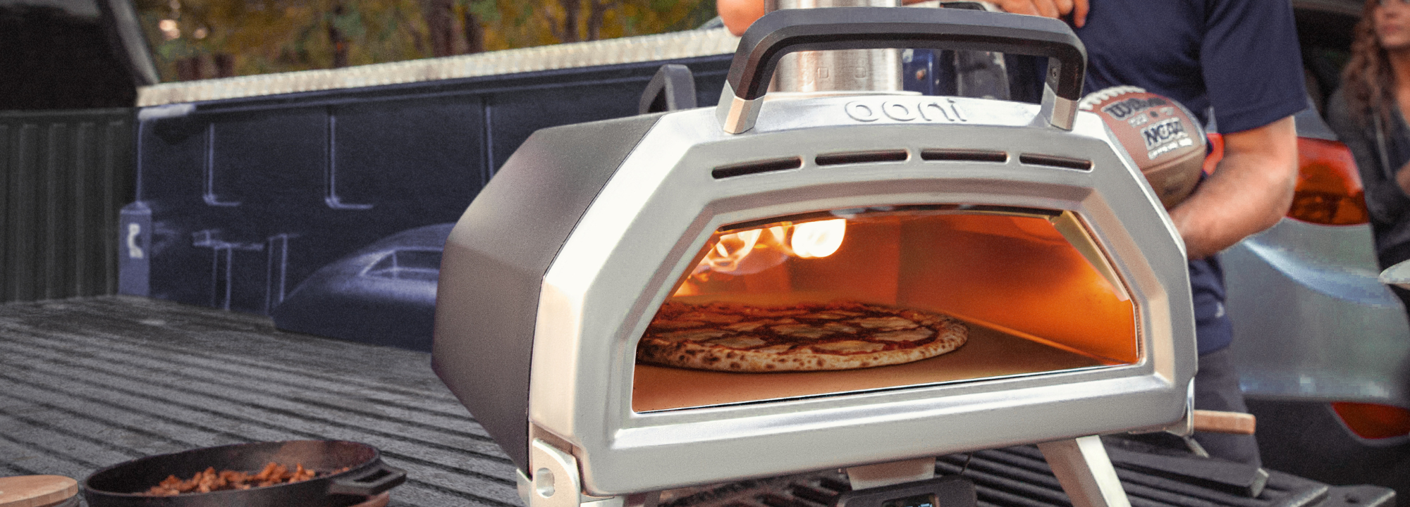 Ooni Karu 16 Multi-Fuel Pizza Oven - Gas Bundle