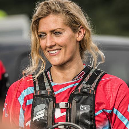 U Perform Ambassador Vanessa Ruck aka @thegirlonabike wearing motorcyle clothing