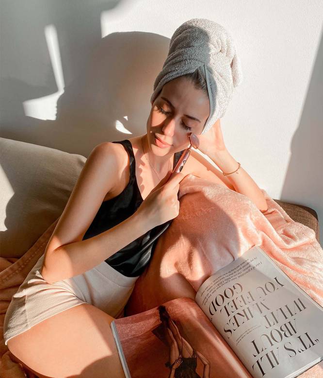 Riya - Ultrasonic Rose Quartz Roller