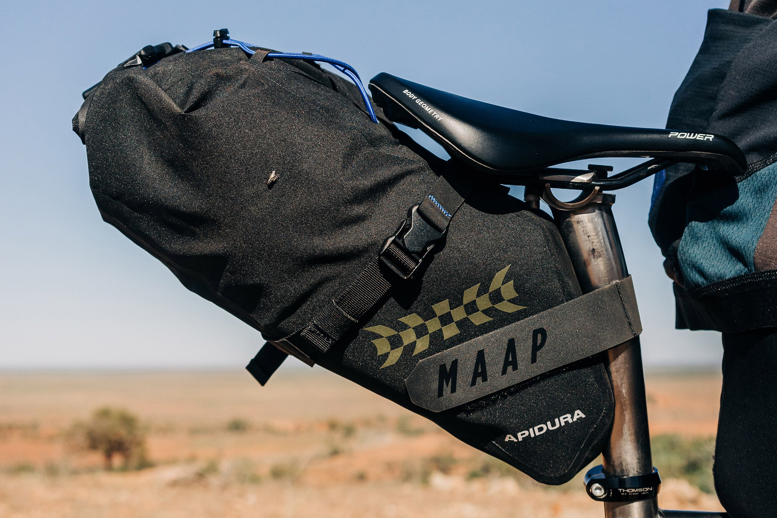 MAAP x Apidura サドルバーパック | CYCLISM