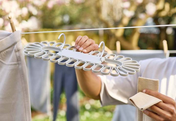 Petal™ 32-piece Ecru Sock Drying Hanger | Joseph Joseph UK