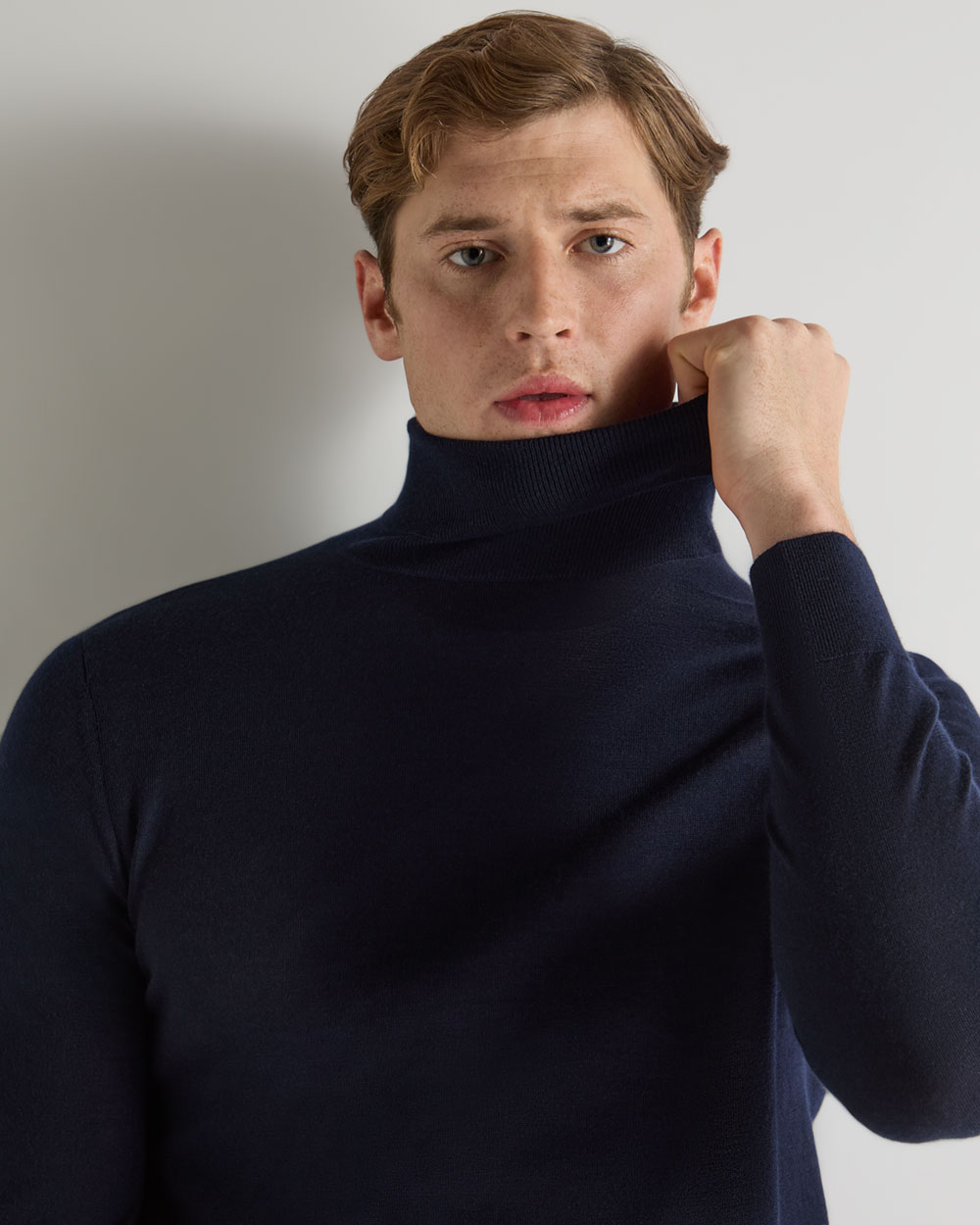 Men's Pimlico Fine Gauge Cashmere Turtle Neck Sweater Navy Blue