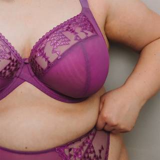 Curvy Kate Centre Stage Full Plunge Bra Violet as worn by @kendall_leigh96
