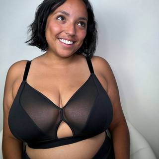 Curvy Kate Get Up and Chill Non-Wired Bralette Black as worn by @kennypaigexo