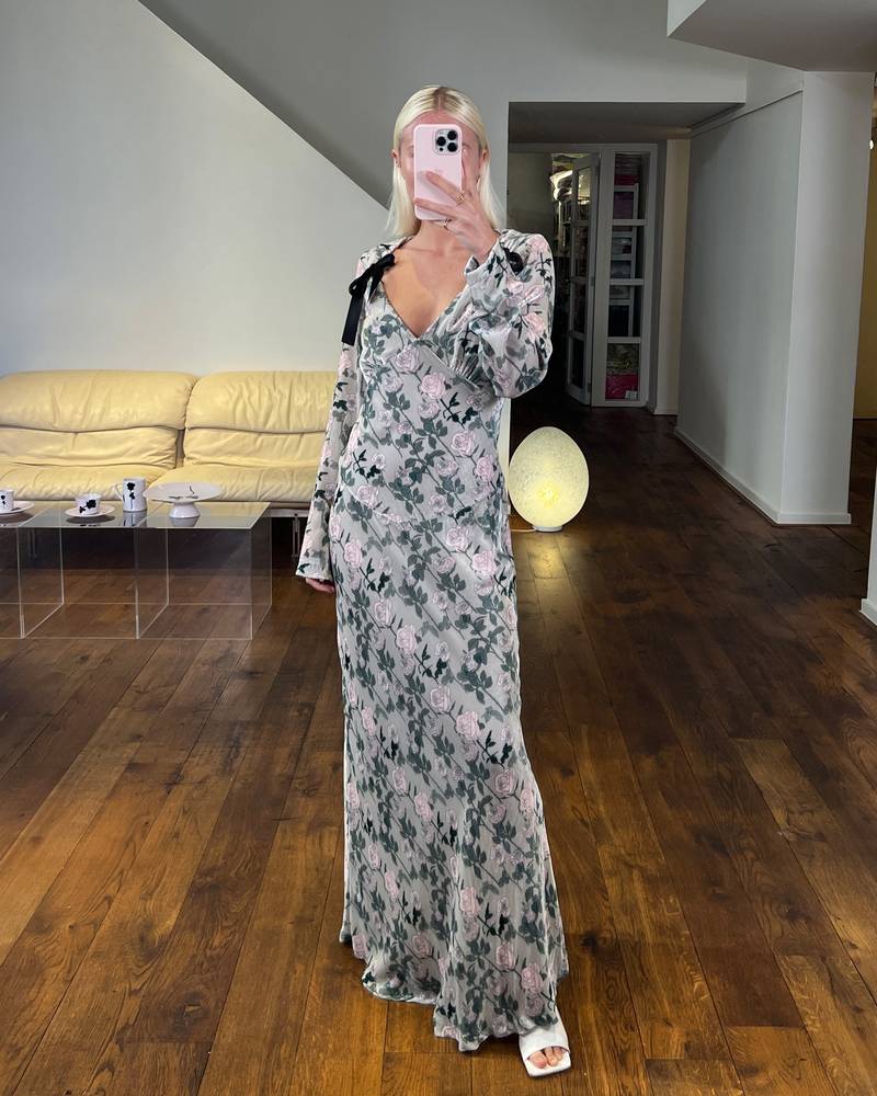 Bernadette Antwerp dress Mathilda in silk velvet fabric, Medium Romantics print soft pink on grey, two bows on sweetheart neckline, floor-length gown
